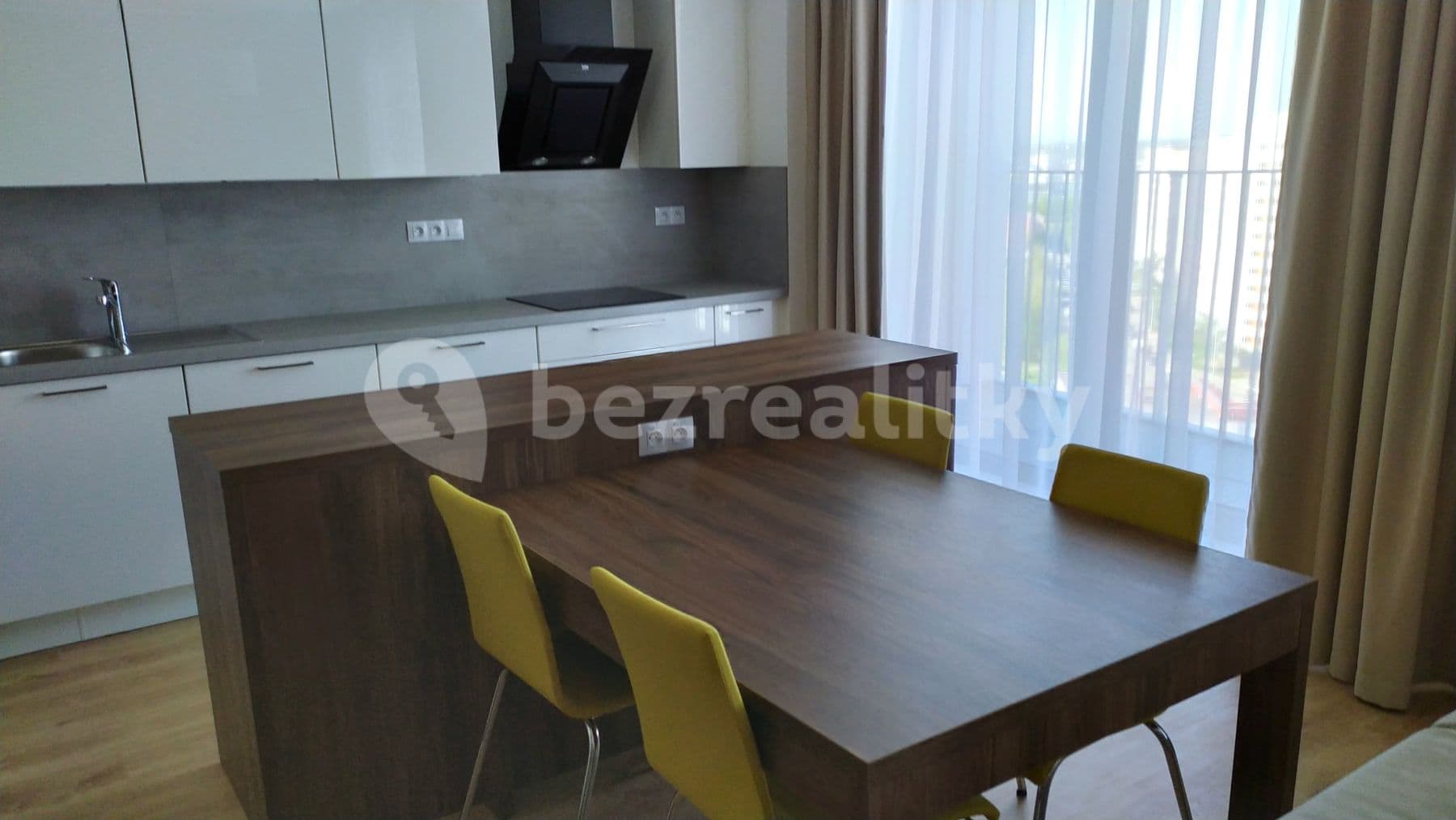Prenájom bytu 2-izbový 70 m², Mukařovského, Praha, Praha Prenájom bytu 2-izbový 70 m², Mukařovského, Praha, Praha