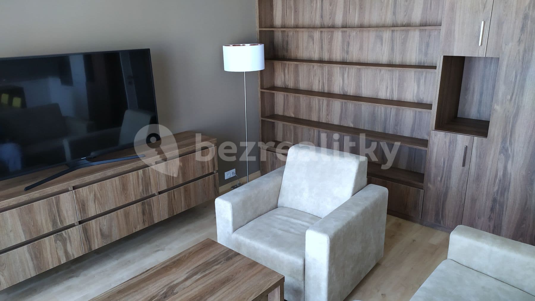 Prenájom bytu 2-izbový 70 m², Mukařovského, Praha, Praha Prenájom bytu 2-izbový 70 m², Mukařovského, Praha, Praha