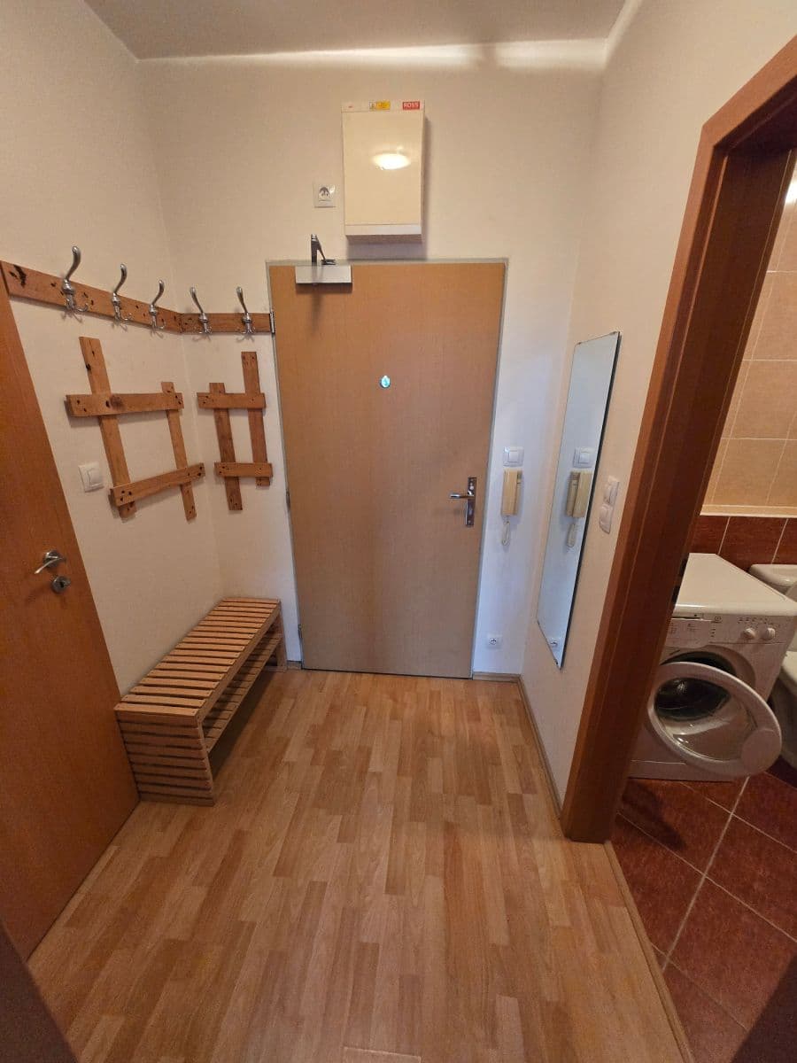 Prenájom bytu 1-izbový 38 m², Kabešova, Praha, Praha Prenájom bytu 1-izbový 38 m², Kabešova, Praha, Praha