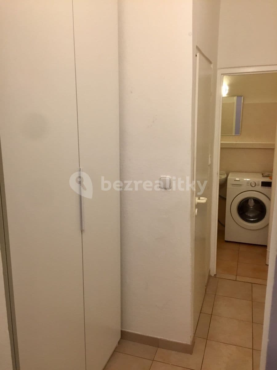 Prenájom bytu 1-izbový 50 m², Sklenárova, Ružinov, Bratislavský kraj Prenájom bytu 1-izbový 50 m², Sklenárova, Ružinov, Bratislavský kraj