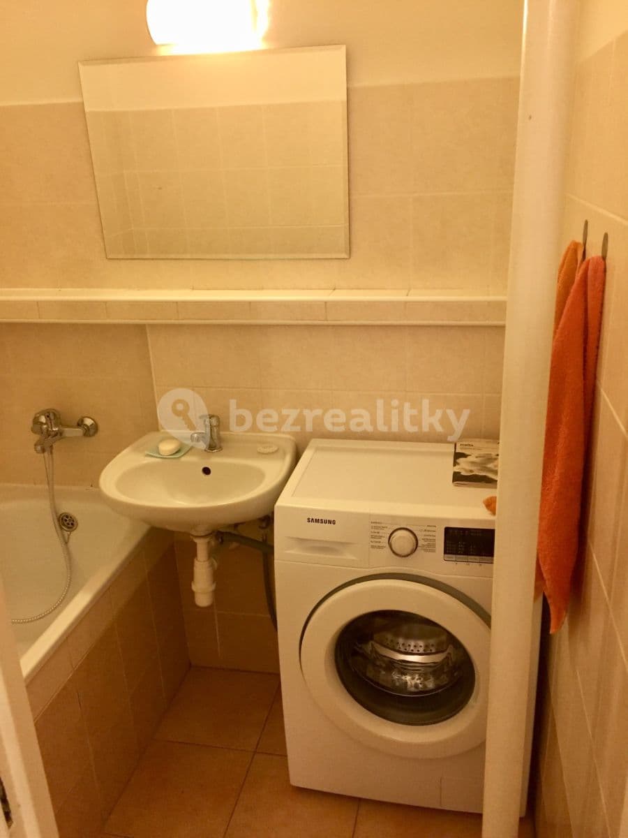 Prenájom bytu 1-izbový 50 m², Sklenárova, Ružinov, Bratislavský kraj Prenájom bytu 1-izbový 50 m², Sklenárova, Ružinov, Bratislavský kraj