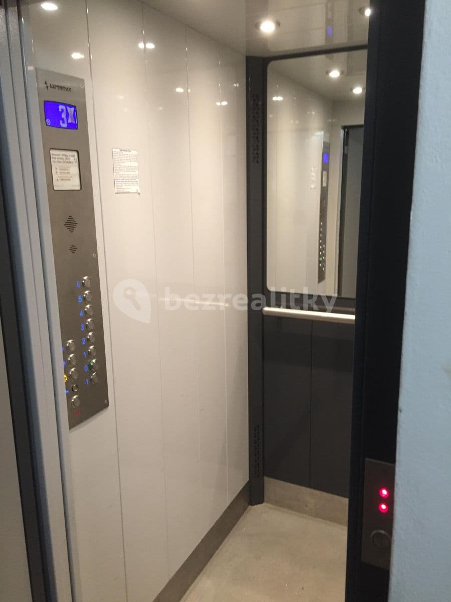 Prenájom bytu 1-izbový 50 m², Sklenárova, Ružinov, Bratislavský kraj Prenájom bytu 1-izbový 50 m², Sklenárova, Ružinov, Bratislavský kraj