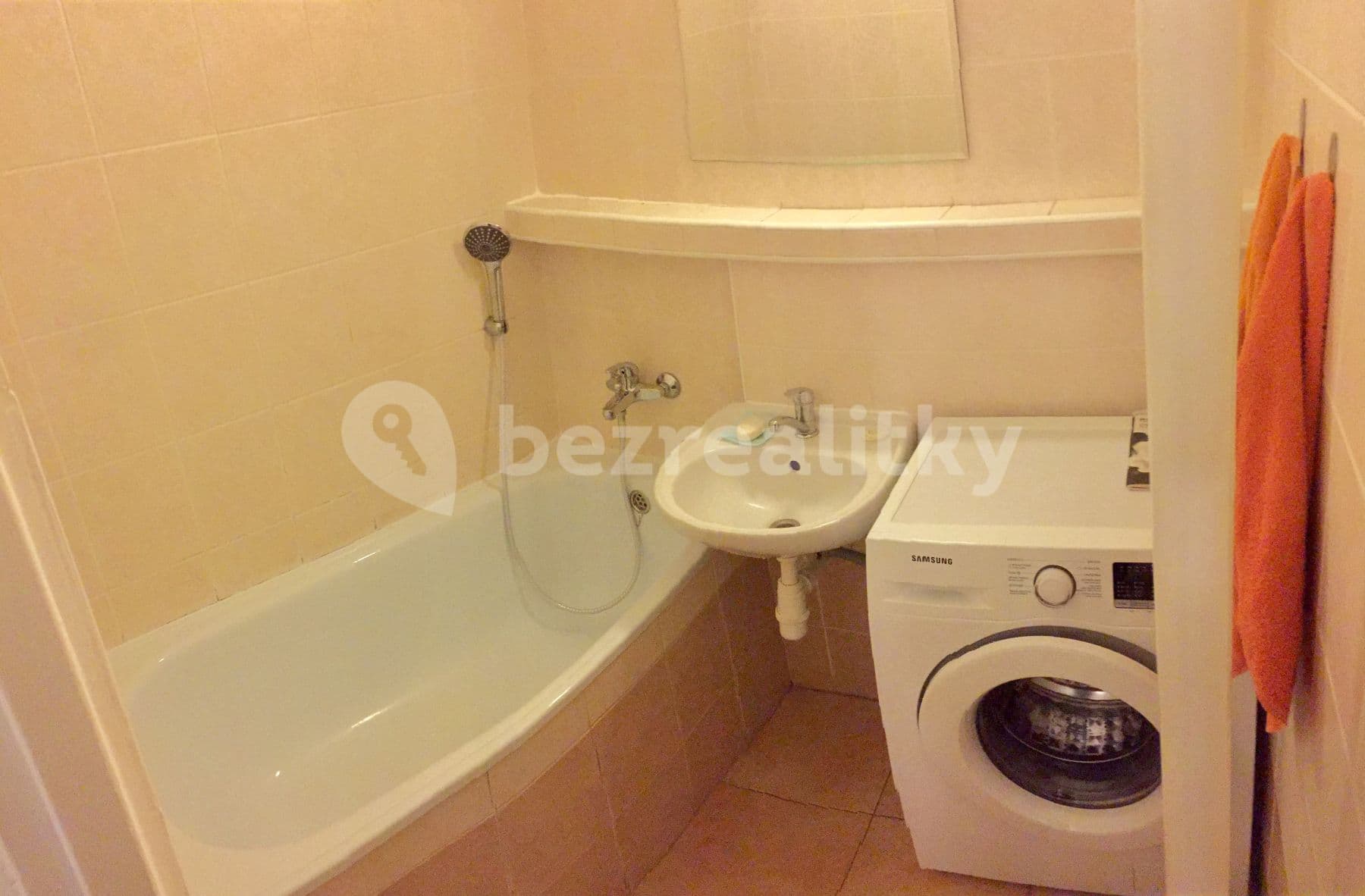 Prenájom bytu 1-izbový 50 m², Sklenárova, Ružinov, Bratislavský kraj Prenájom bytu 1-izbový 50 m², Sklenárova, Ružinov, Bratislavský kraj