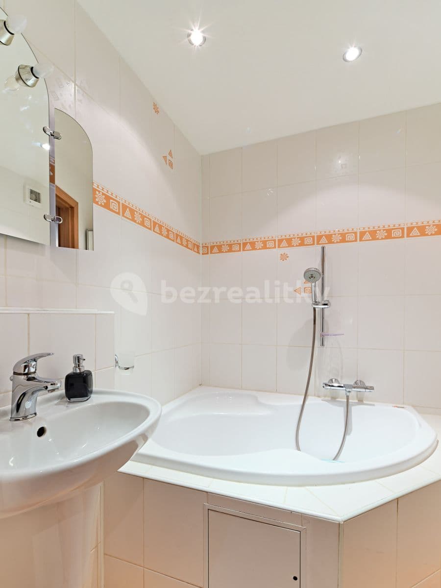 Prenájom bytu 3-izbový 68 m², Zlešická, Praha, Praha Prenájom bytu 3-izbový 68 m², Zlešická, Praha, Praha