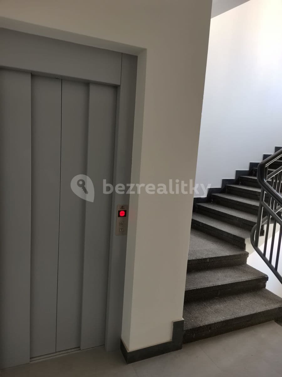 Prenájom bytu Garsoniéra 20 m², náměstí Dr. Václava Holého, Praha, Praha Prenájom bytu Garsoniéra 20 m², náměstí Dr. Václava Holého, Praha, Praha