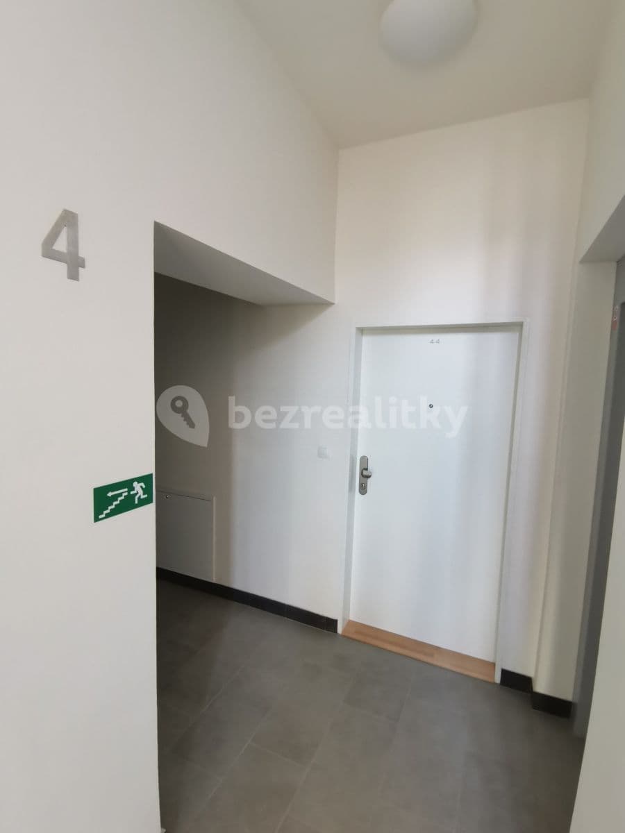 Prenájom bytu Garsoniéra 20 m², náměstí Dr. Václava Holého, Praha, Praha Prenájom bytu Garsoniéra 20 m², náměstí Dr. Václava Holého, Praha, Praha