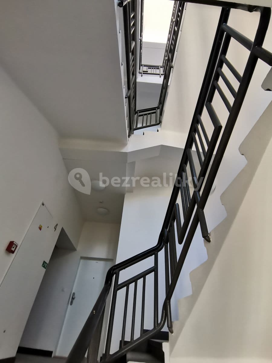 Prenájom bytu Garsoniéra 20 m², náměstí Dr. Václava Holého, Praha, Praha Prenájom bytu Garsoniéra 20 m², náměstí Dr. Václava Holého, Praha, Praha