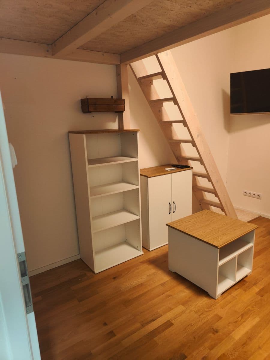 Prenájom bytu Garsoniéra 20 m², náměstí Dr. Václava Holého, Praha, Praha Prenájom bytu Garsoniéra 20 m², náměstí Dr. Václava Holého, Praha, Praha