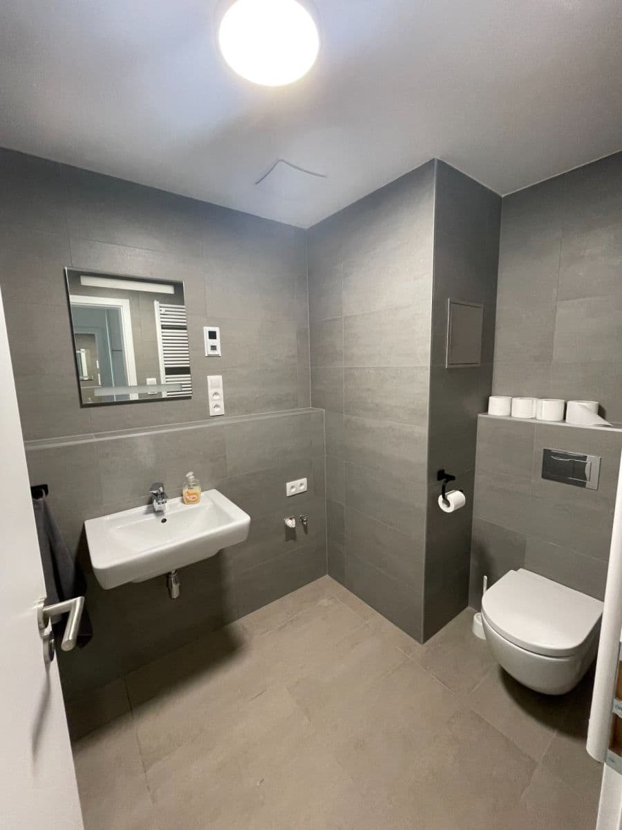 Prenájom bytu 1-izbový 39 m², Zvěřinova, Praha, Praha Prenájom bytu 1-izbový 39 m², Zvěřinova, Praha, Praha