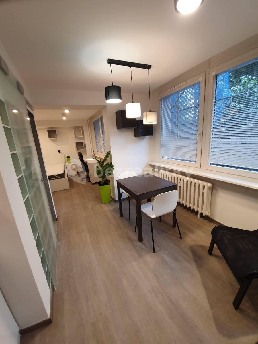 Prenájom bytu 2-izbový 30 m², Vokovická, Praha, Praha Prenájom bytu 2-izbový 30 m², Vokovická, Praha, Praha