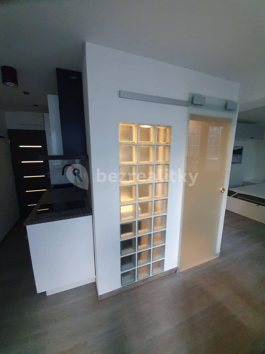 Prenájom bytu 2-izbový 30 m², Vokovická, Praha, Praha Prenájom bytu 2-izbový 30 m², Vokovická, Praha, Praha