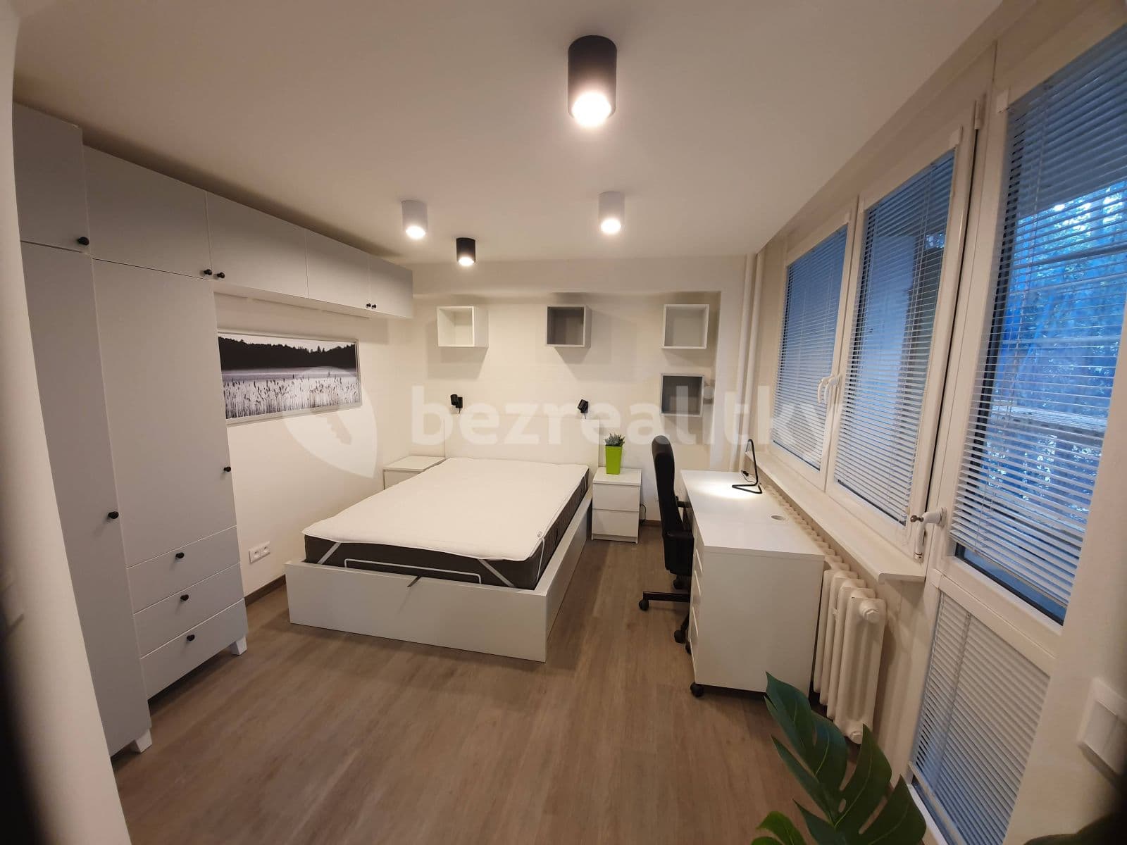 Prenájom bytu 2-izbový 30 m², Vokovická, Praha, Praha Prenájom bytu 2-izbový 30 m², Vokovická, Praha, Praha