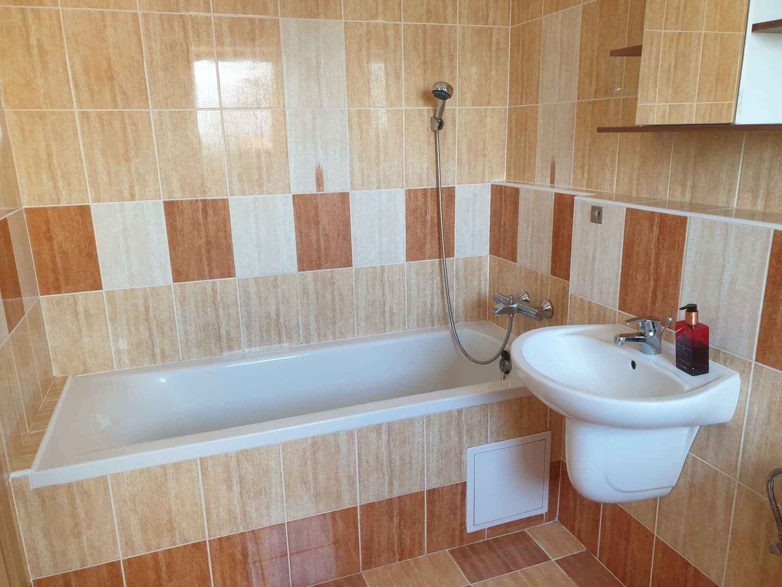 Prenájom bytu 4-izbový 120 m², Krnovská, Opava, Moravskoslezský kraj Prenájom bytu 4-izbový 120 m², Krnovská, Opava, Moravskoslezský kraj