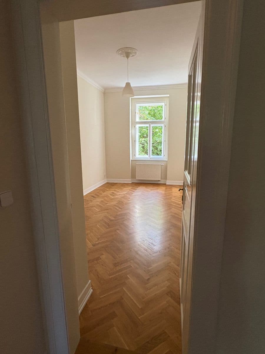 Prenájom bytu 3-izbový 99 m², U Rajské zahrady, Praha, Praha Prenájom bytu 3-izbový 99 m², U Rajské zahrady, Praha, Praha