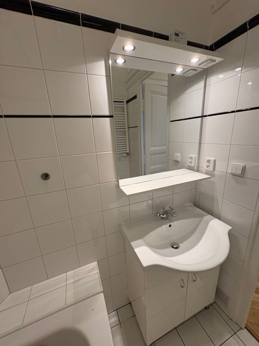 Prenájom bytu 3-izbový 99 m², U Rajské zahrady, Praha, Praha Prenájom bytu 3-izbový 99 m², U Rajské zahrady, Praha, Praha