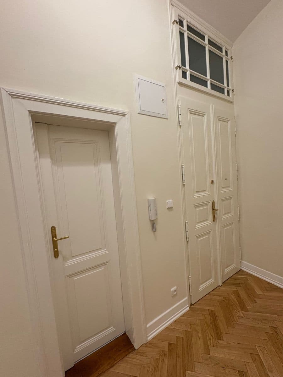 Prenájom bytu 3-izbový 99 m², U Rajské zahrady, Praha, Praha Prenájom bytu 3-izbový 99 m², U Rajské zahrady, Praha, Praha
