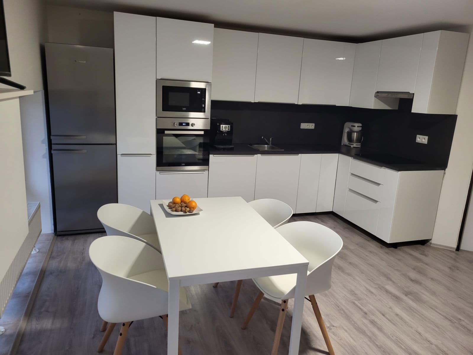 Prenájom bytu 2-izbový 55 m², Praha, Praha Prenájom bytu 2-izbový 55 m², Praha, Praha