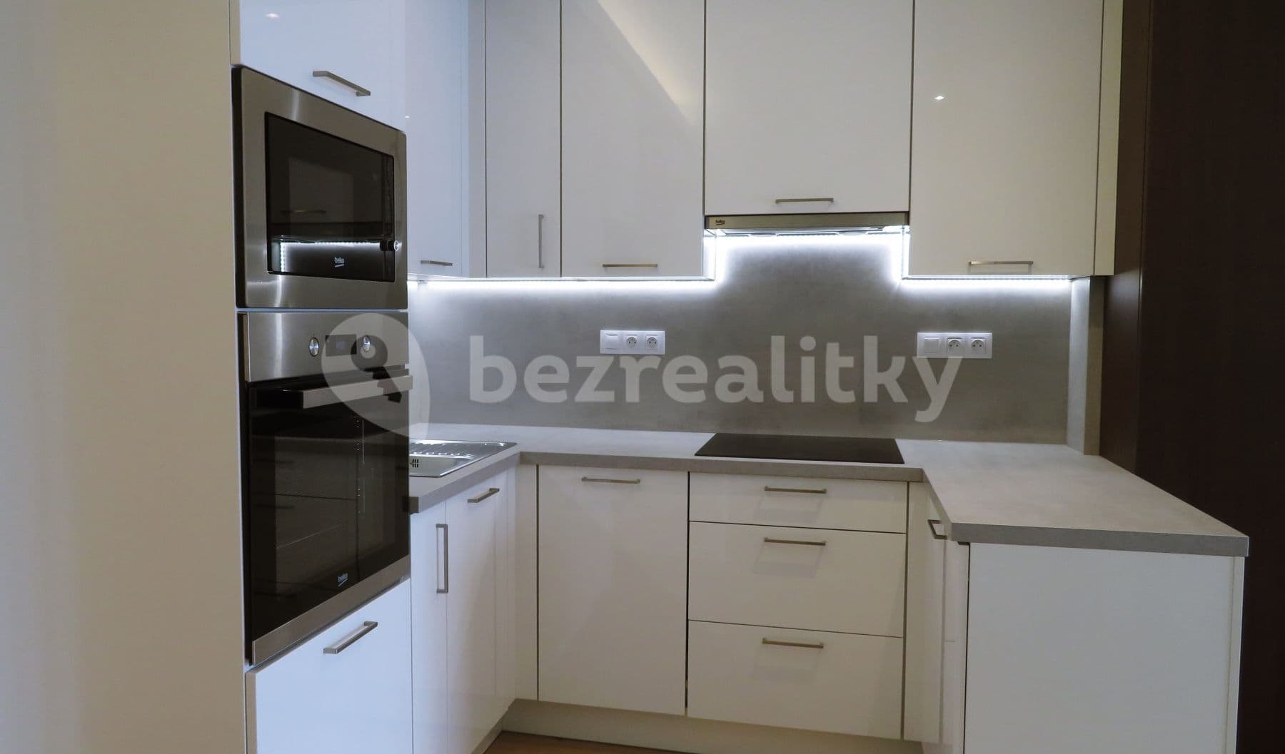 Prenájom bytu 1-izbový 36 m², Mukařovského, Praha, Praha Prenájom bytu 1-izbový 36 m², Mukařovského, Praha, Praha