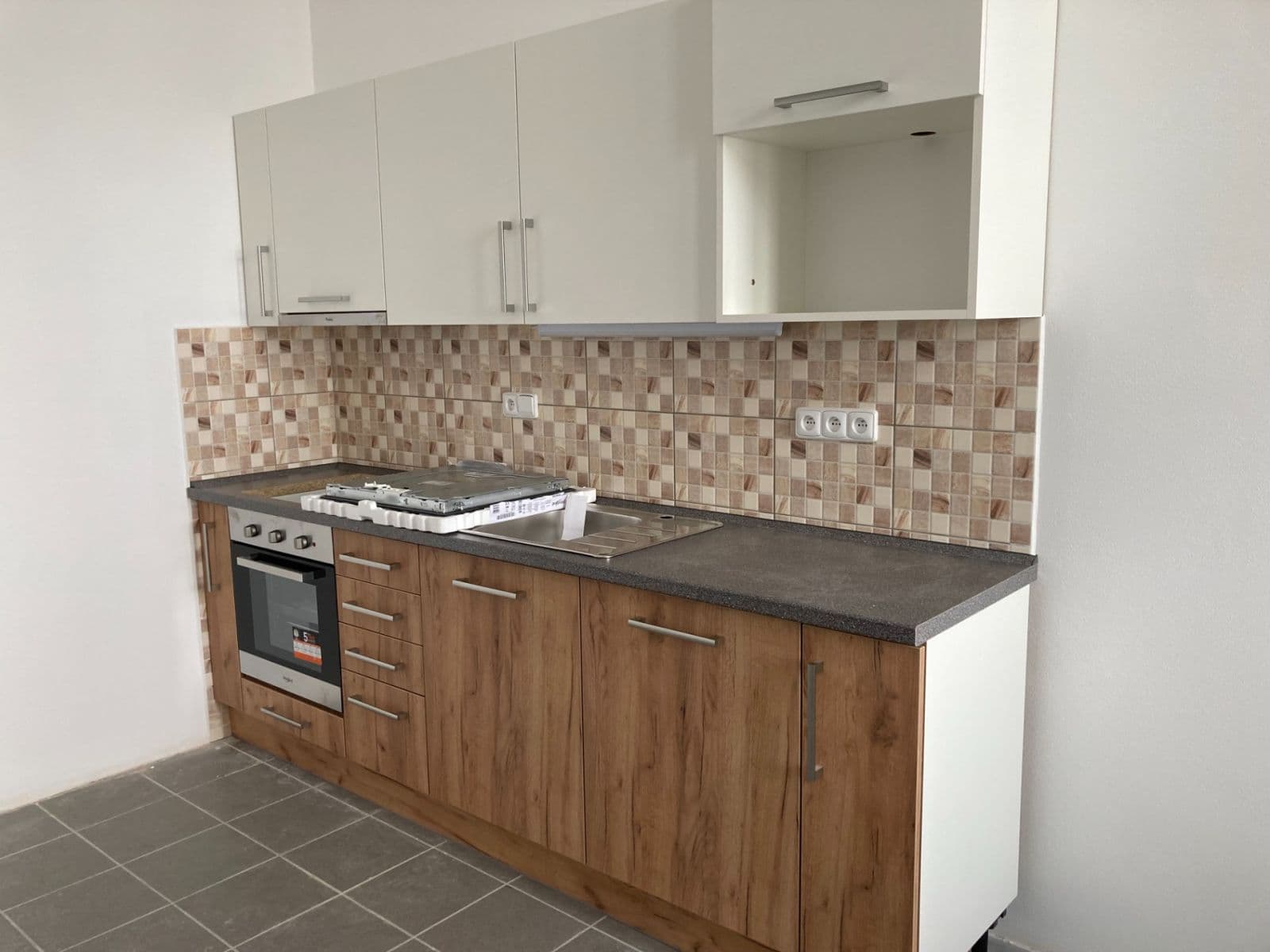 Prenájom bytu 1-izbový 30 m², Palackého náměstí, Ivančice, Jihomoravský kraj Prenájom bytu 1-izbový 30 m², Palackého náměstí, Ivančice, Jihomoravský kraj