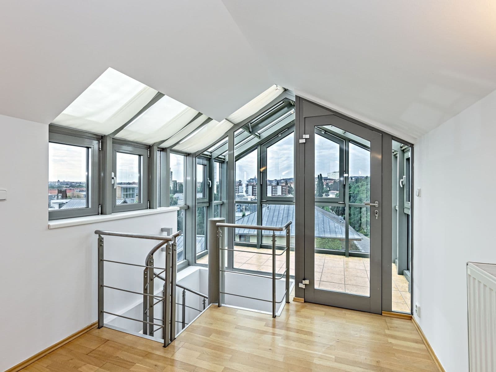 Prenájom bytu 5-izbový 130 m², Paťanka, Praha, Praha Prenájom bytu 5-izbový 130 m², Paťanka, Praha, Praha