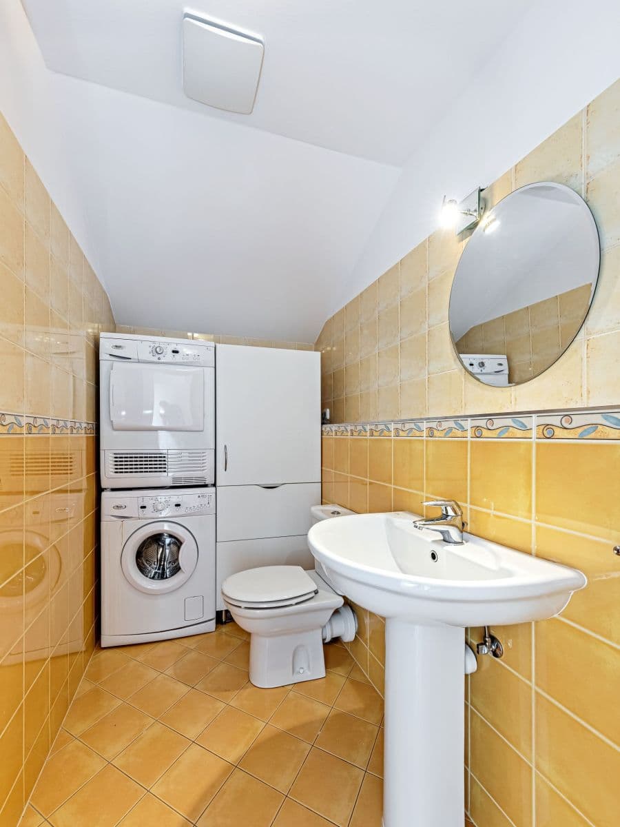Prenájom bytu 5-izbový 130 m², Paťanka, Praha, Praha Prenájom bytu 5-izbový 130 m², Paťanka, Praha, Praha