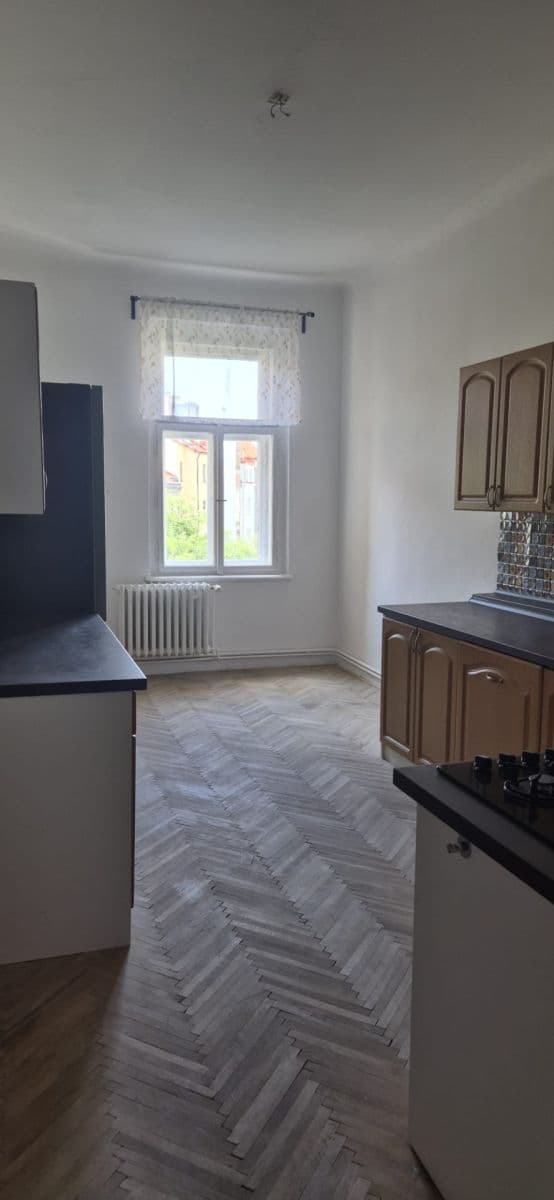Prenájom bytu 3-izbový 98 m², Slavíkova, Praha, Praha Prenájom bytu 3-izbový 98 m², Slavíkova, Praha, Praha
