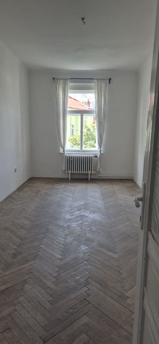 Prenájom bytu 3-izbový 98 m², Slavíkova, Praha, Praha Prenájom bytu 3-izbový 98 m², Slavíkova, Praha, Praha