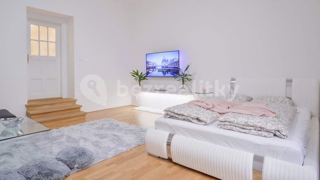 Prenájom bytu 2-izbový 74 m², Baranova, Praha, Praha Prenájom bytu 2-izbový 74 m², Baranova, Praha, Praha