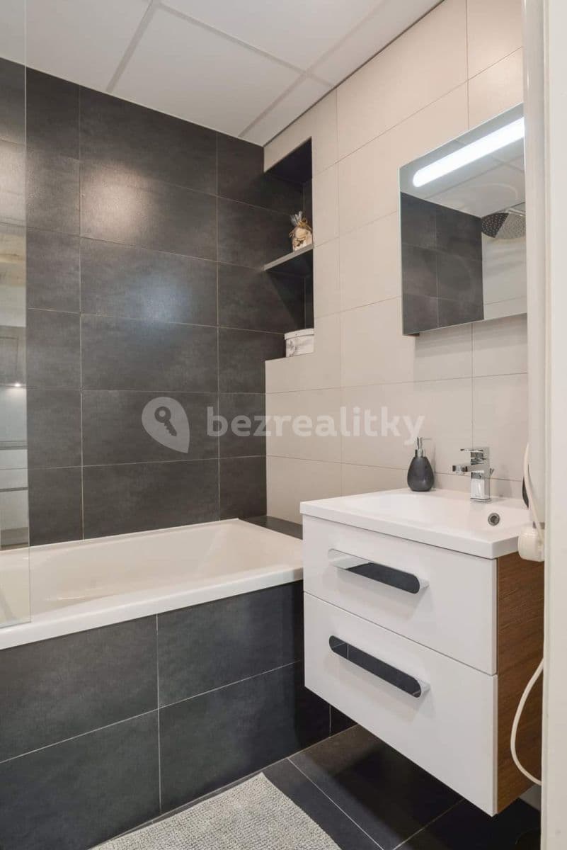 Prenájom bytu 2-izbový 74 m², Baranova, Praha, Praha Prenájom bytu 2-izbový 74 m², Baranova, Praha, Praha