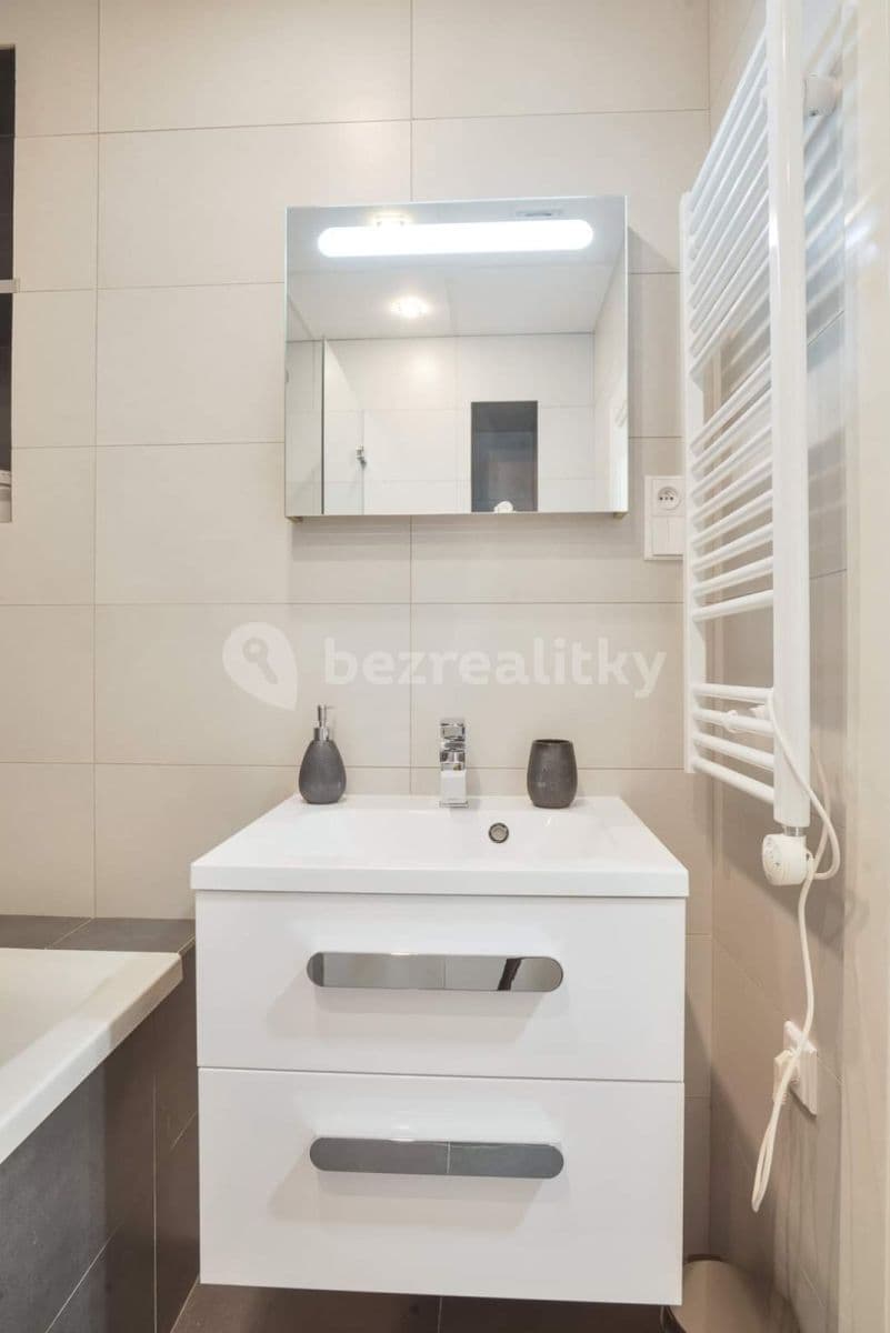 Prenájom bytu 2-izbový 74 m², Baranova, Praha, Praha Prenájom bytu 2-izbový 74 m², Baranova, Praha, Praha