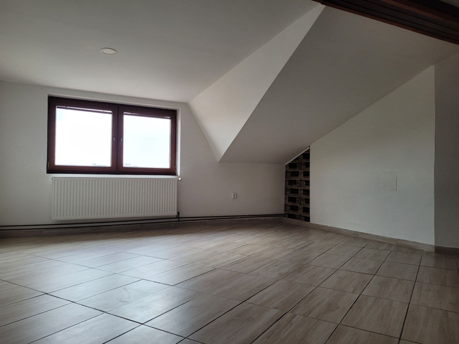 Prenájom bytu 3-izbový 116 m², U Borků, Kolín, Středočeský kraj Prenájom bytu 3-izbový 116 m², U Borků, Kolín, Středočeský kraj