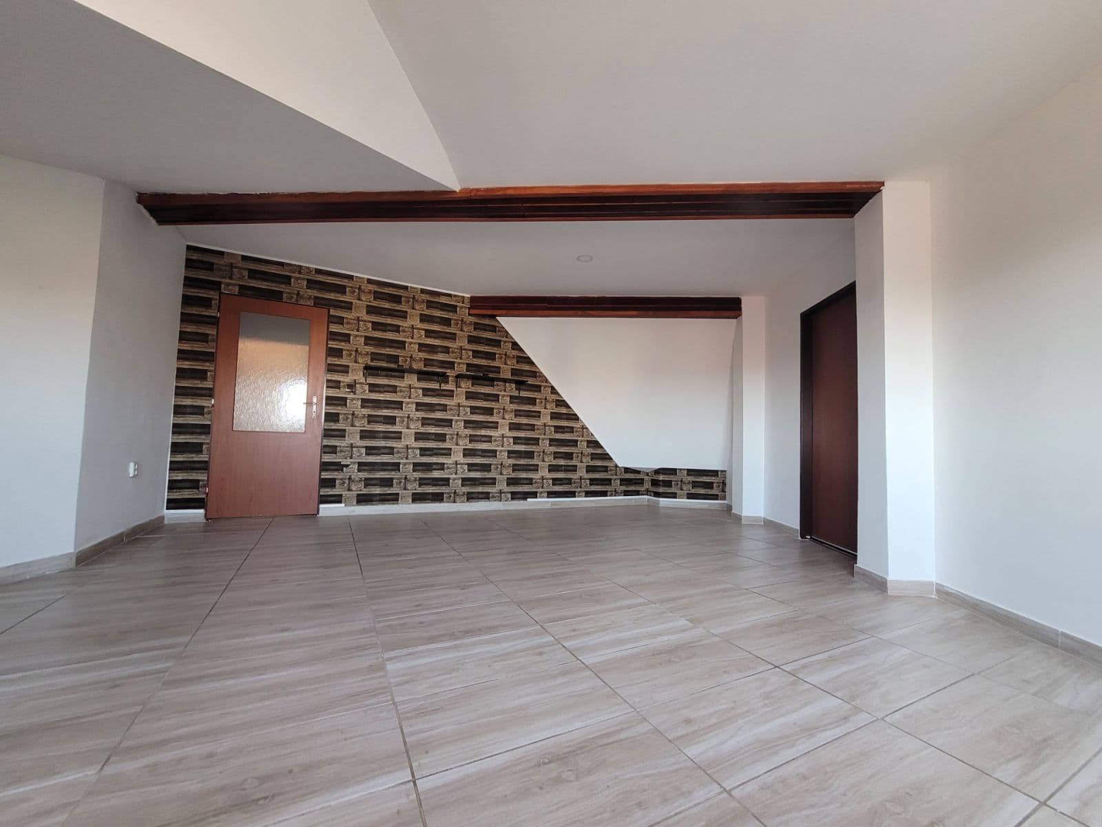 Prenájom bytu 3-izbový 116 m², U Borků, Kolín, Středočeský kraj Prenájom bytu 3-izbový 116 m², U Borků, Kolín, Středočeský kraj