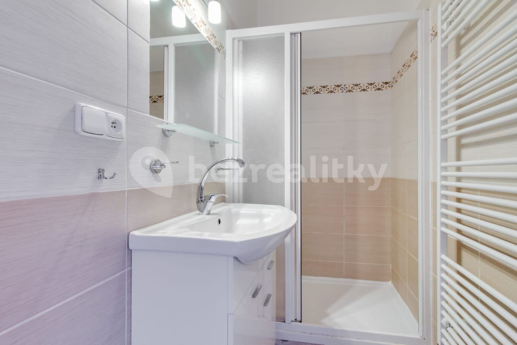 Prenájom bytu 1-izbový 54 m², U Kavalírky, Praha, Praha Prenájom bytu 1-izbový 54 m², U Kavalírky, Praha, Praha