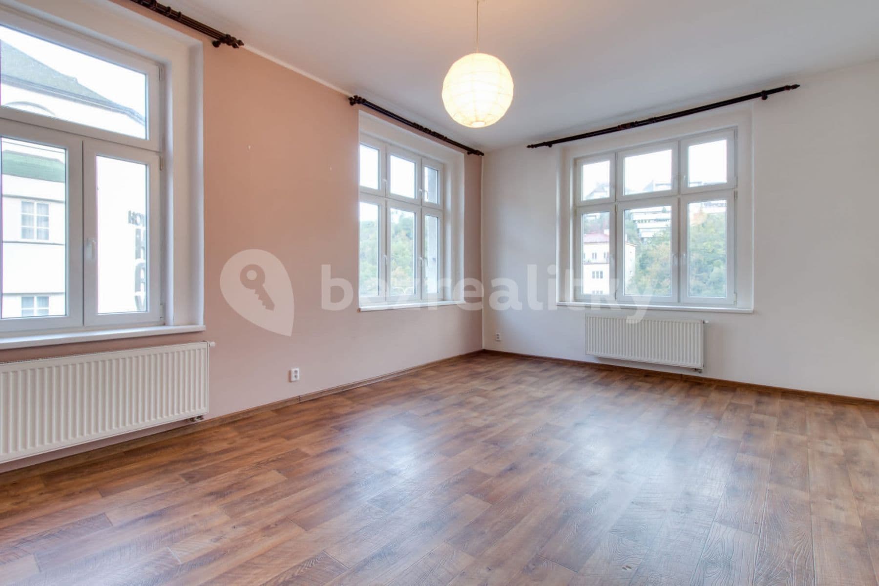 Prenájom bytu 1-izbový 54 m², U Kavalírky, Praha, Praha Prenájom bytu 1-izbový 54 m², U Kavalírky, Praha, Praha