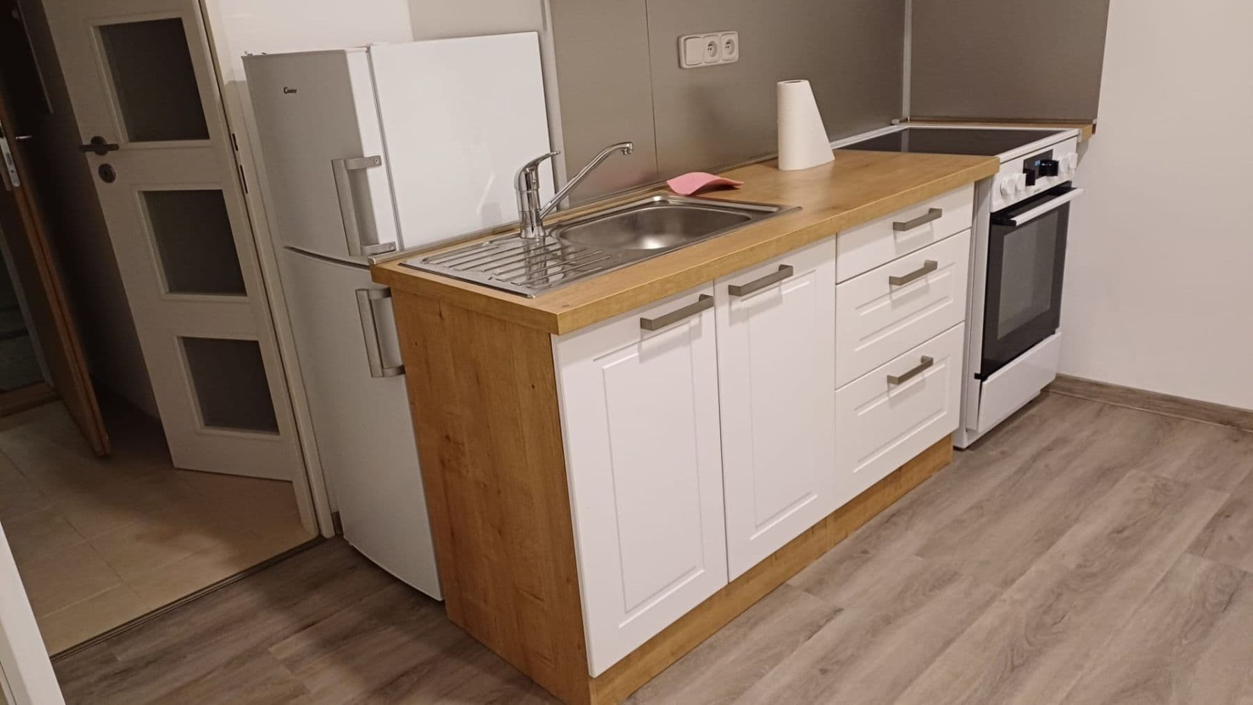 Prenájom nebytového priestoru 26 m², Na Míčánkách, Praha, Praha Prenájom nebytového priestoru 26 m², Na Míčánkách, Praha, Praha