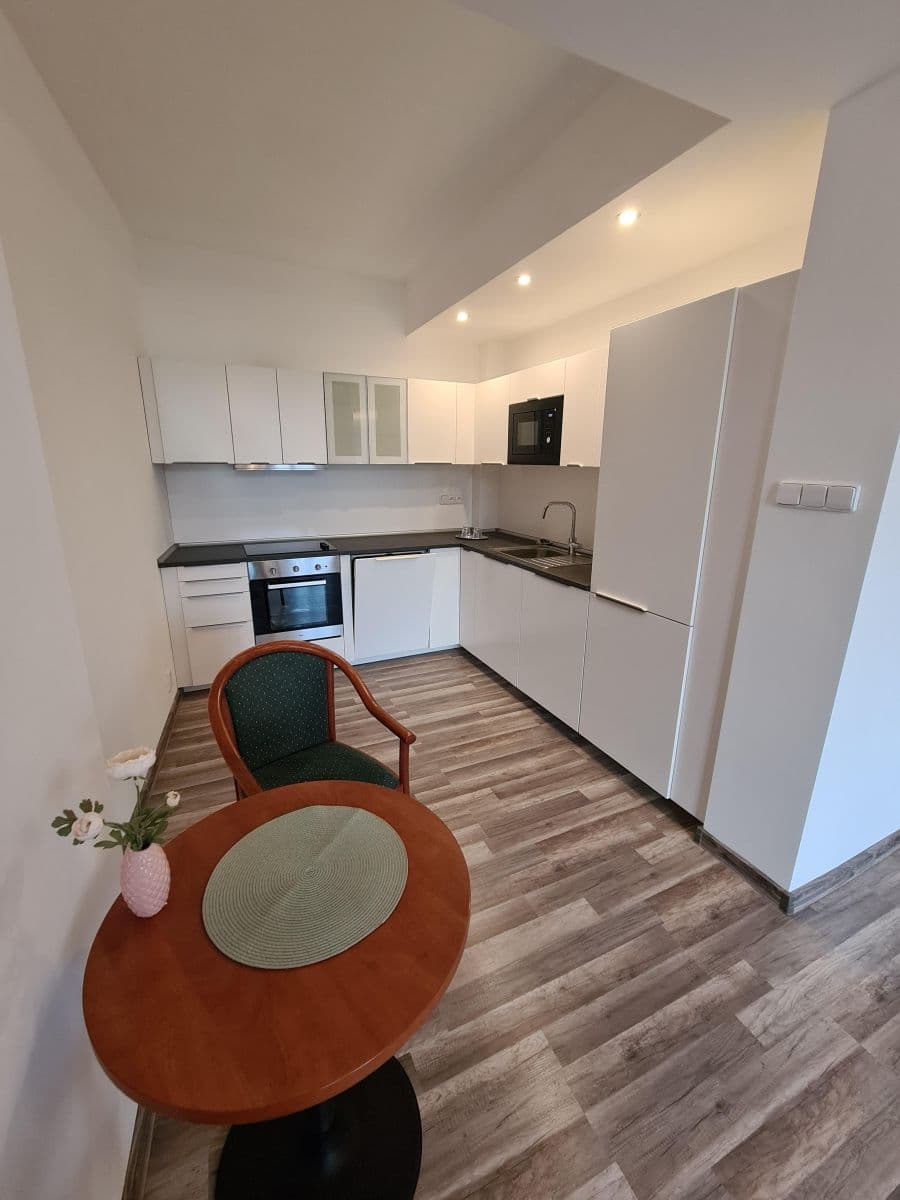 Prenájom bytu 1-izbový 55 m², Masarykovo náměstí, Brandýs nad Labem-Stará Boleslav, Středočeský kraj Prenájom bytu 1-izbový 55 m², Masarykovo náměstí, Brandýs nad Labem-Stará Boleslav, Středočeský kraj