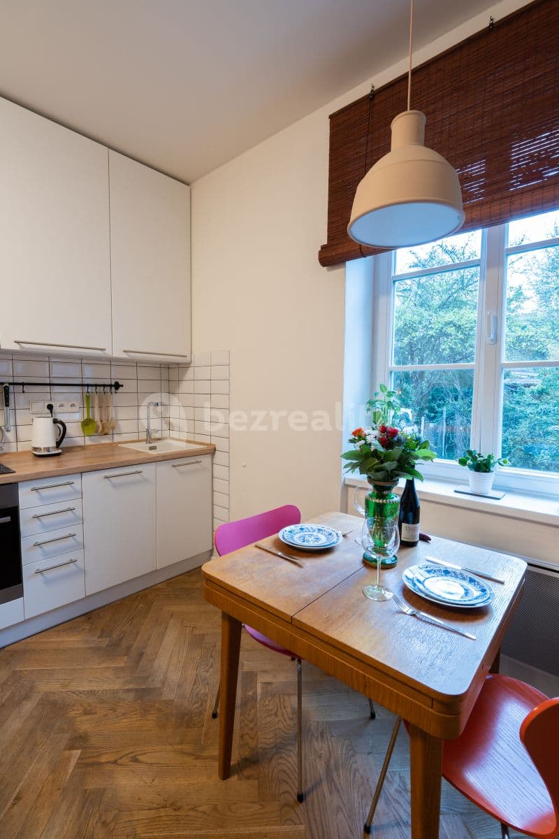 Prenájom bytu 2-izbový 40 m², Heleny Malířové, Praha, Praha Prenájom bytu 2-izbový 40 m², Heleny Malířové, Praha, Praha
