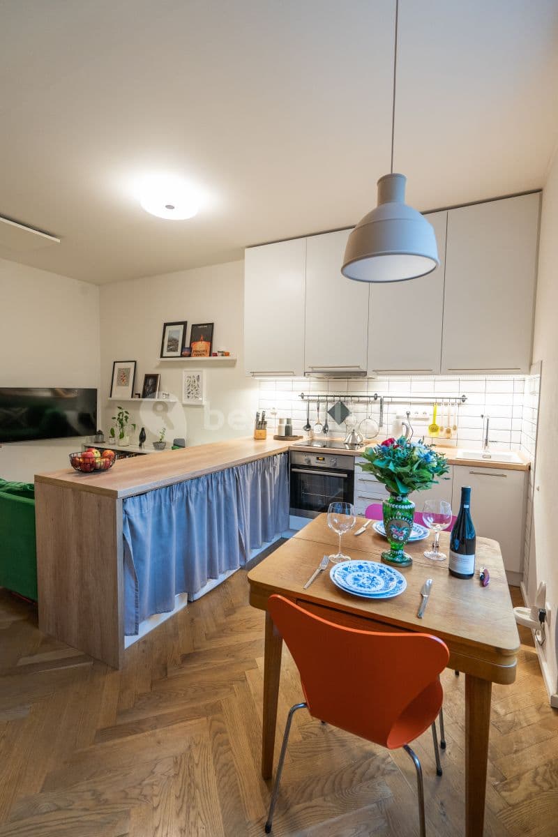 Prenájom bytu 2-izbový 40 m², Heleny Malířové, Praha, Praha Prenájom bytu 2-izbový 40 m², Heleny Malířové, Praha, Praha