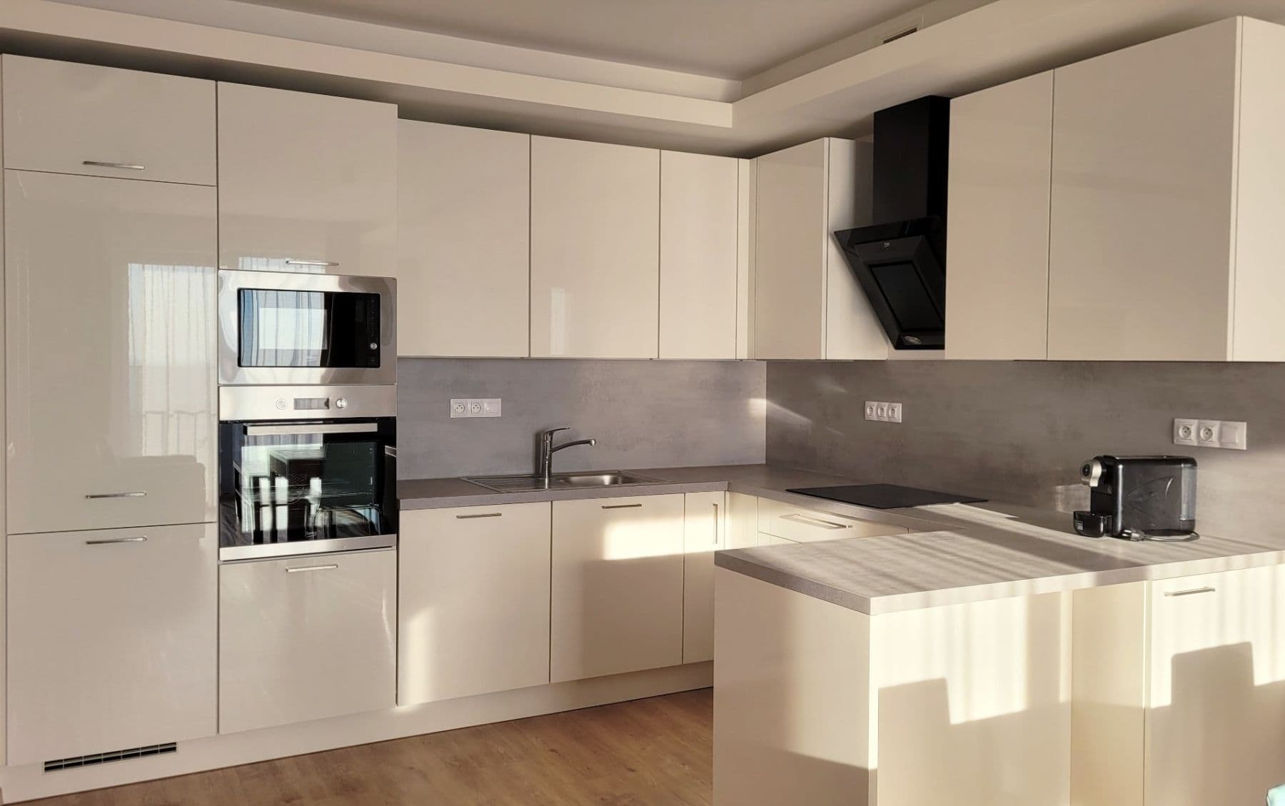 Prenájom bytu 3-izbový 84 m², Mukařovského, Praha, Praha Prenájom bytu 3-izbový 84 m², Mukařovského, Praha, Praha