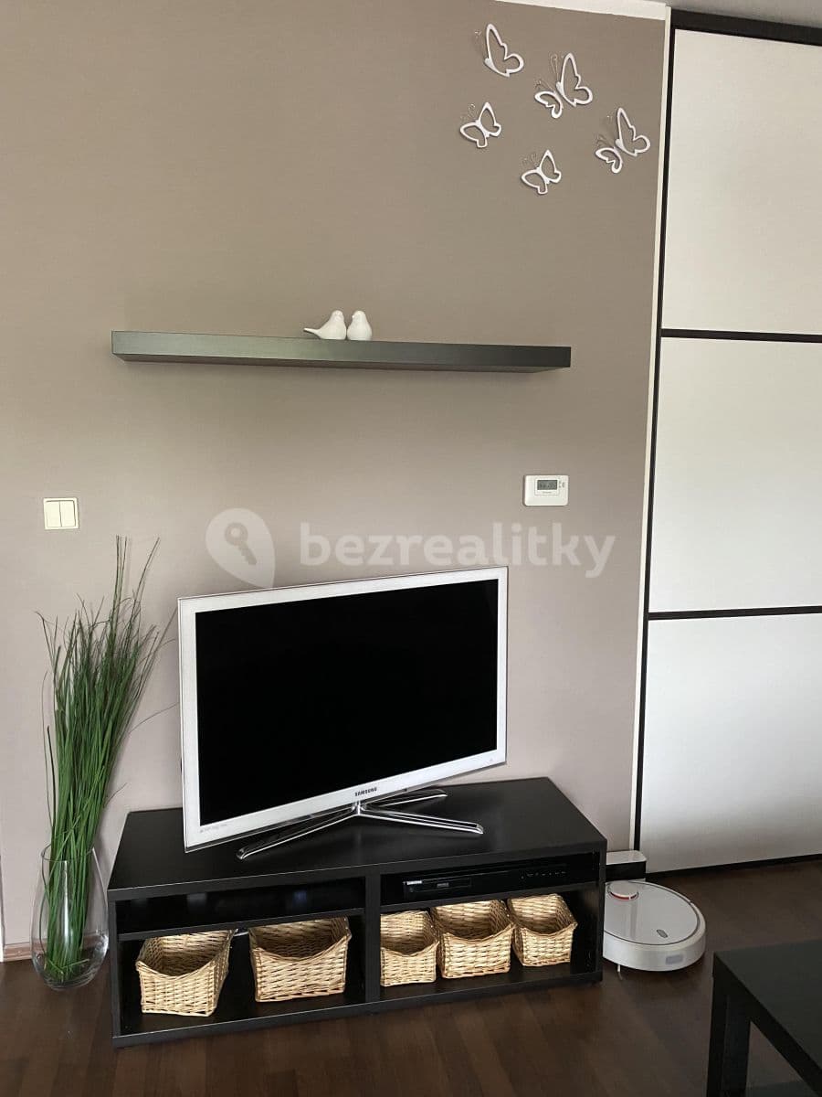 Prenájom bytu 1-izbový 45 m², Haanova, Petržalka, Bratislavský kraj Prenájom bytu 1-izbový 45 m², Haanova, Petržalka, Bratislavský kraj