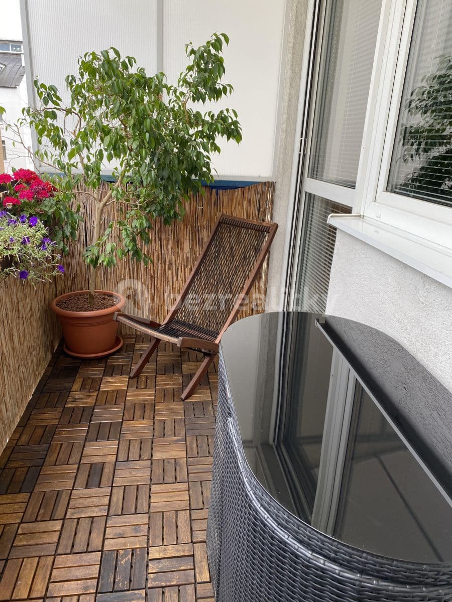 Prenájom bytu 1-izbový 45 m², Haanova, Petržalka, Bratislavský kraj Prenájom bytu 1-izbový 45 m², Haanova, Petržalka, Bratislavský kraj