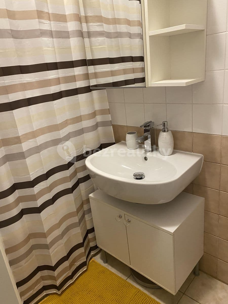 Prenájom bytu 1-izbový 45 m², Haanova, Petržalka, Bratislavský kraj Prenájom bytu 1-izbový 45 m², Haanova, Petržalka, Bratislavský kraj
