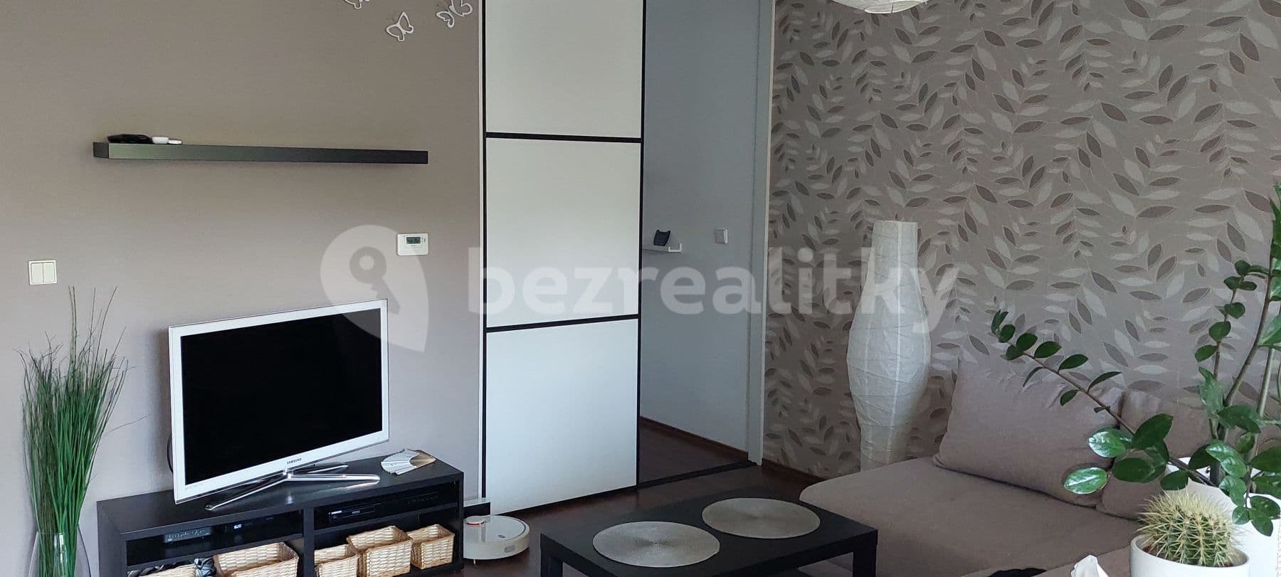 Prenájom bytu 1-izbový 45 m², Haanova, Petržalka, Bratislavský kraj Prenájom bytu 1-izbový 45 m², Haanova, Petržalka, Bratislavský kraj