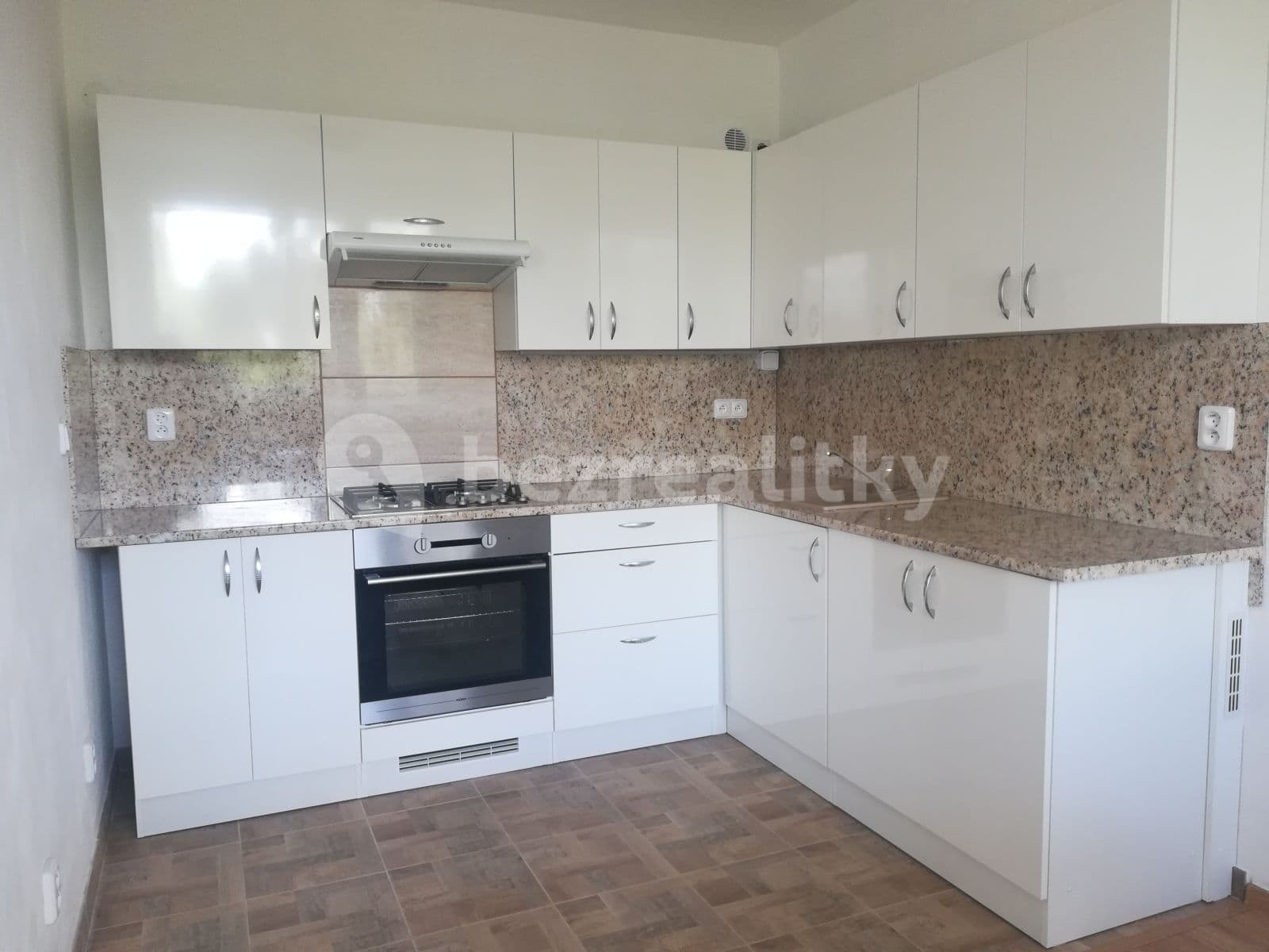 Prenájom bytu 3-izbový 74 m², Americká, Kladno, Středočeský kraj Prenájom bytu 3-izbový 74 m², Americká, Kladno, Středočeský kraj