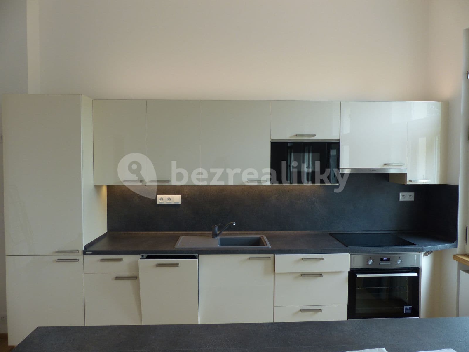 Prenájom bytu 2-izbový 75 m², Ondřejská, Karlovy Vary, Karlovarský kraj Prenájom bytu 2-izbový 75 m², Ondřejská, Karlovy Vary, Karlovarský kraj