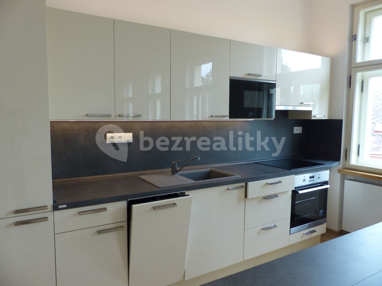 Prenájom bytu 2-izbový 75 m², Ondřejská, Karlovy Vary, Karlovarský kraj Prenájom bytu 2-izbový 75 m², Ondřejská, Karlovy Vary, Karlovarský kraj