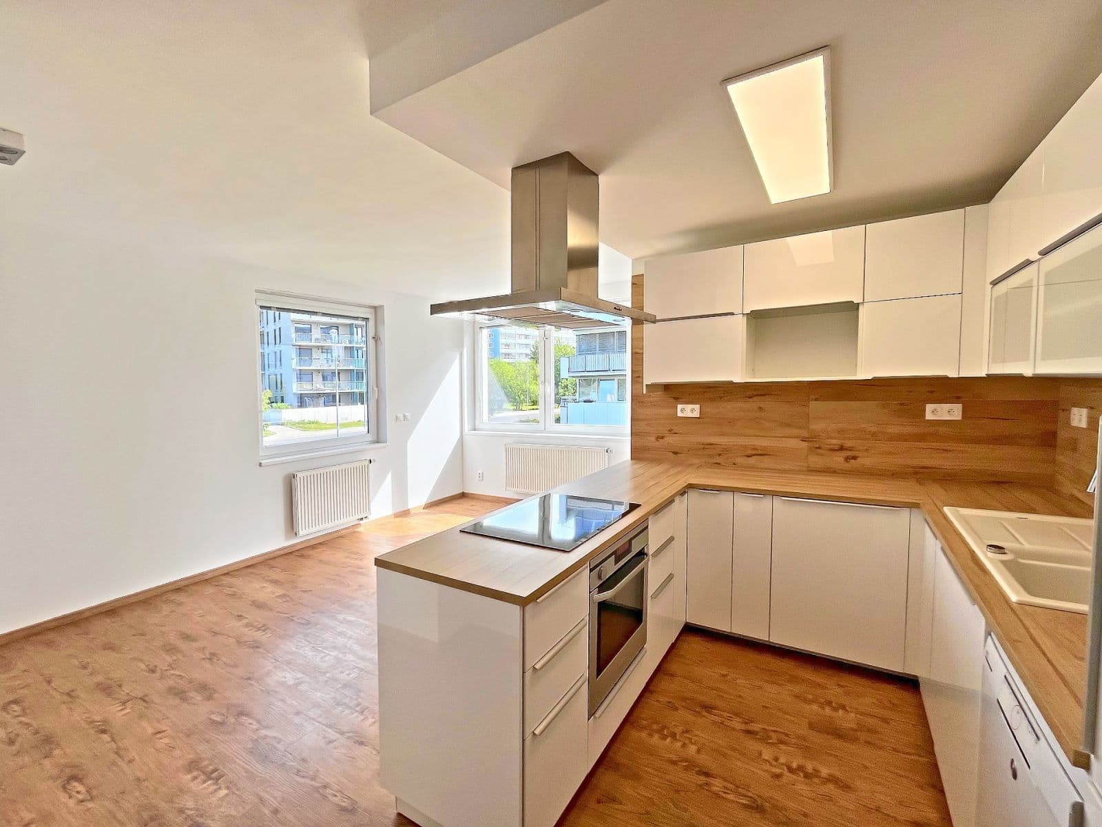 Prenájom bytu 3-izbový 64 m², Jurkovičova, Praha, Praha Prenájom bytu 3-izbový 64 m², Jurkovičova, Praha, Praha