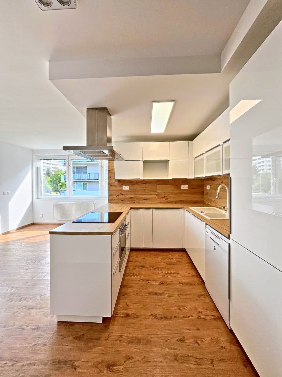 Prenájom bytu 3-izbový 64 m², Jurkovičova, Praha, Praha Prenájom bytu 3-izbový 64 m², Jurkovičova, Praha, Praha