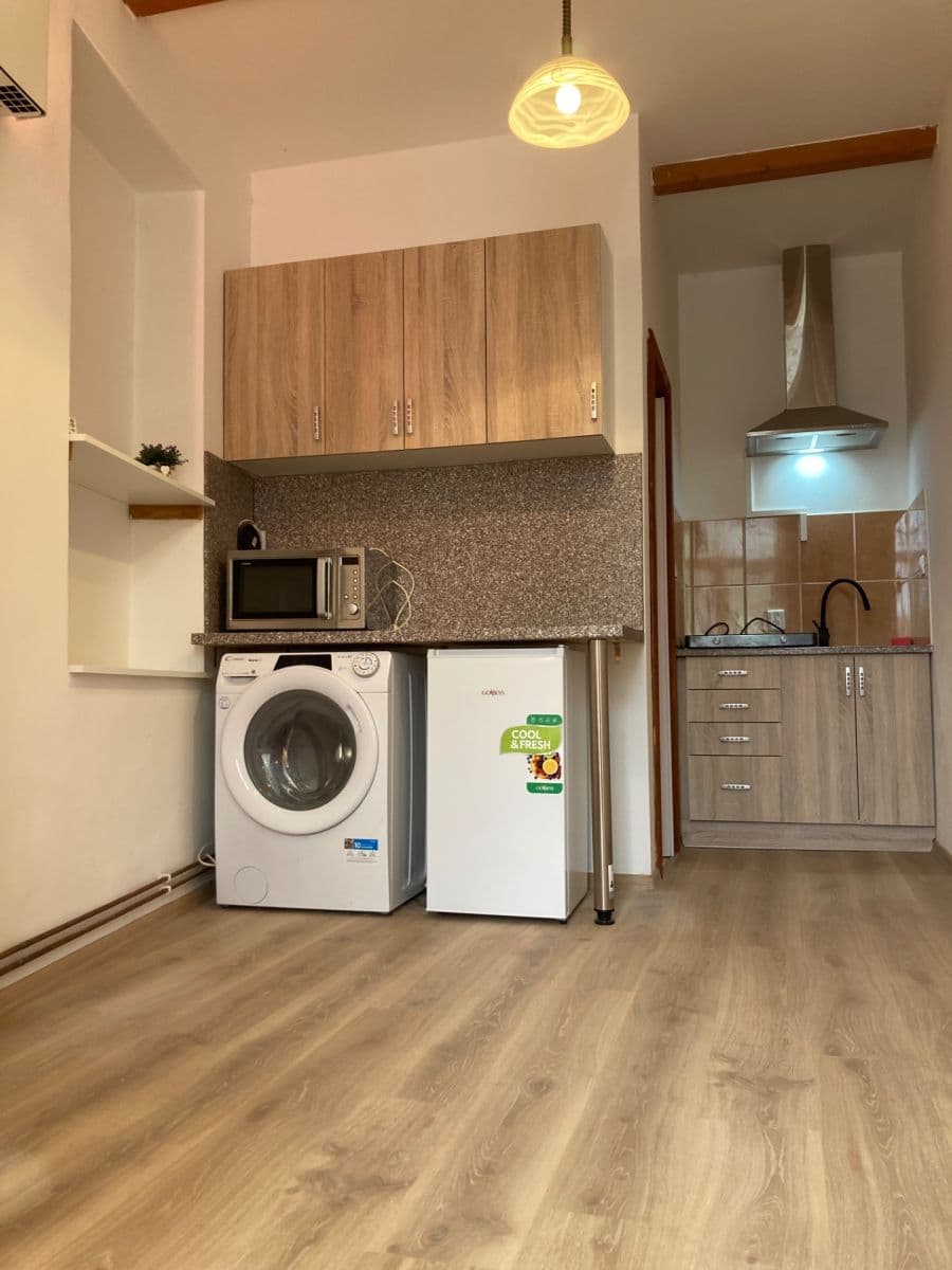 Prenájom bytu 2-izbový 35 m², Emilie Floriánové, Jablonec nad Nisou, Liberecký kraj Prenájom bytu 2-izbový 35 m², Emilie Floriánové, Jablonec nad Nisou, Liberecký kraj