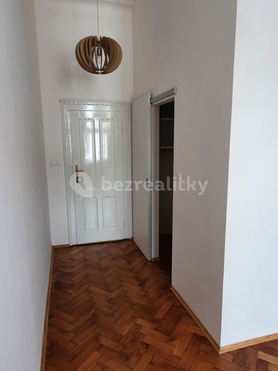 Prenájom bytu 3-izbový 72 m², Ostrovského, Praha, Praha Prenájom bytu 3-izbový 72 m², Ostrovského, Praha, Praha